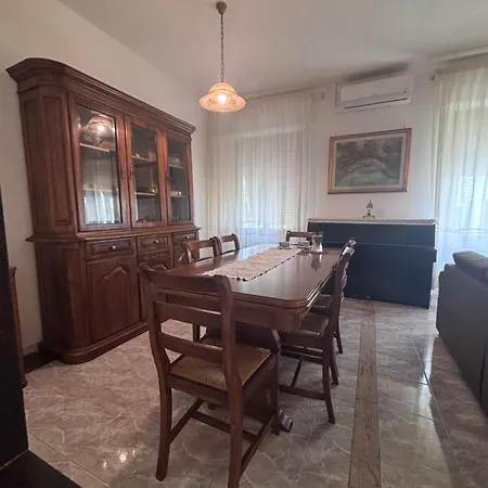 アパート Giulia ファブロ